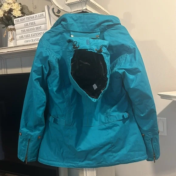 Obermeyer Ski/Snowboard Jacket with Detachable Hood - Picture 11 of 13